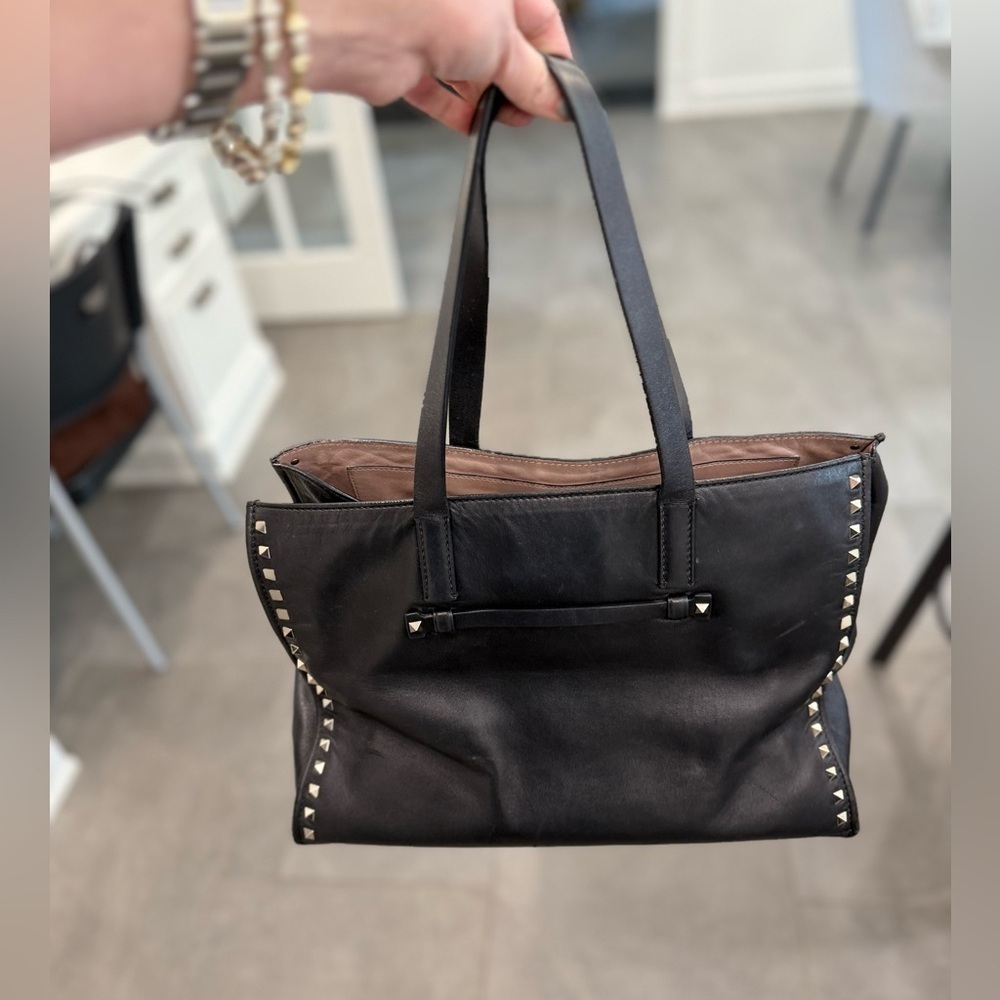 Valentino Rockstud Shopper black lambskin leather tote bag w/ gold rockstuds - Picture 4 of 16